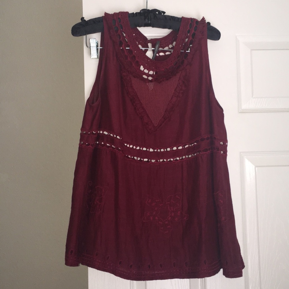 Size Medium Detailed Cut Out Tank Top
